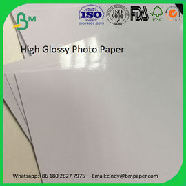 250GSM 300GSM 350GSM یک طرف کاغذ با چاپ رنگی براق را پوشانده است