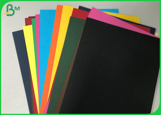 A1 اندازه اوریگامی تخته روشن / رنگ تیره 80gsm 180gsm Manila Kraft Paper Rames