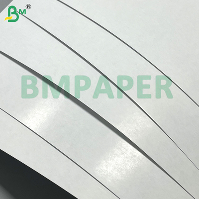 کاغذ کارت بازی با سفتی بالا دو طرفه سفید پوشانده هسته سیاه 635*940mm برای کارت Stratch