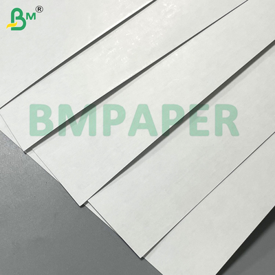 کاغذ کارت بازی با سفتی بالا دو طرفه سفید پوشانده هسته سیاه 635*940mm برای کارت Stratch